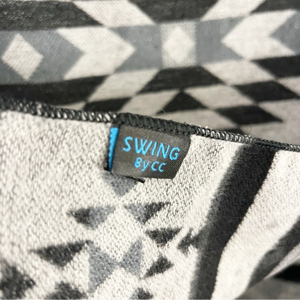 Swing by CC Geometric Patterned Infinity Scarf. - Picture 4 of 4